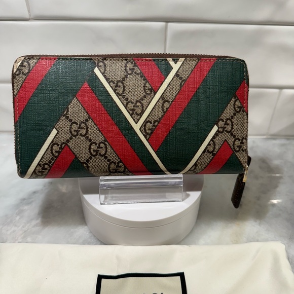 Gucci GG Chevron Long Wallet - Picture 3 of 11